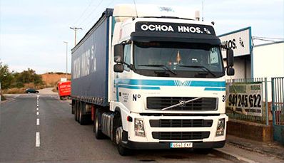 Transportes Ochoa Hnos. vehículo en autopista
